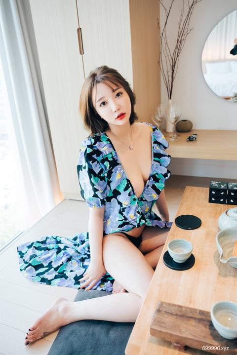 Son Ye-Eun - Lover in Hotel